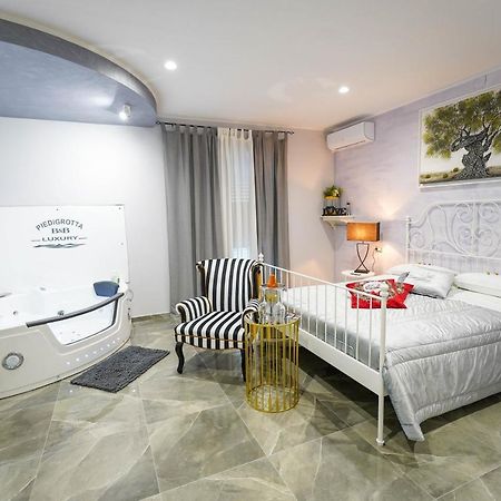 مبيت وإفطار بيتسو Piedigrotta Magique Luxury المظهر الخارجي الصورة